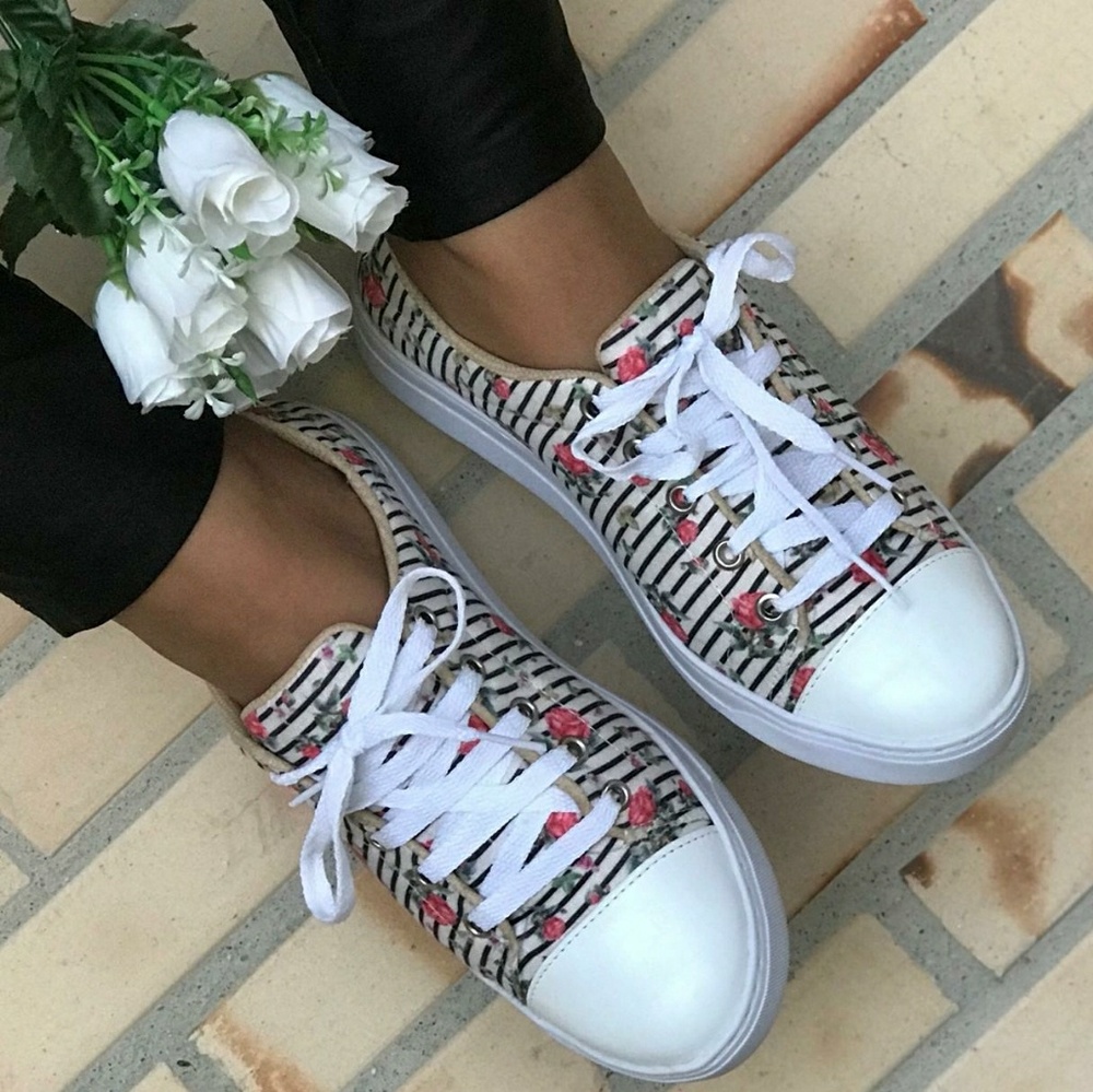 Floral Brazilians sneakers - Picture 2 of 2